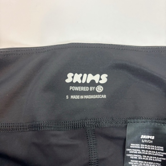 SKIMS Performance High Waisted Bike Shorts in Onyx Size S - Picture 7 of 11